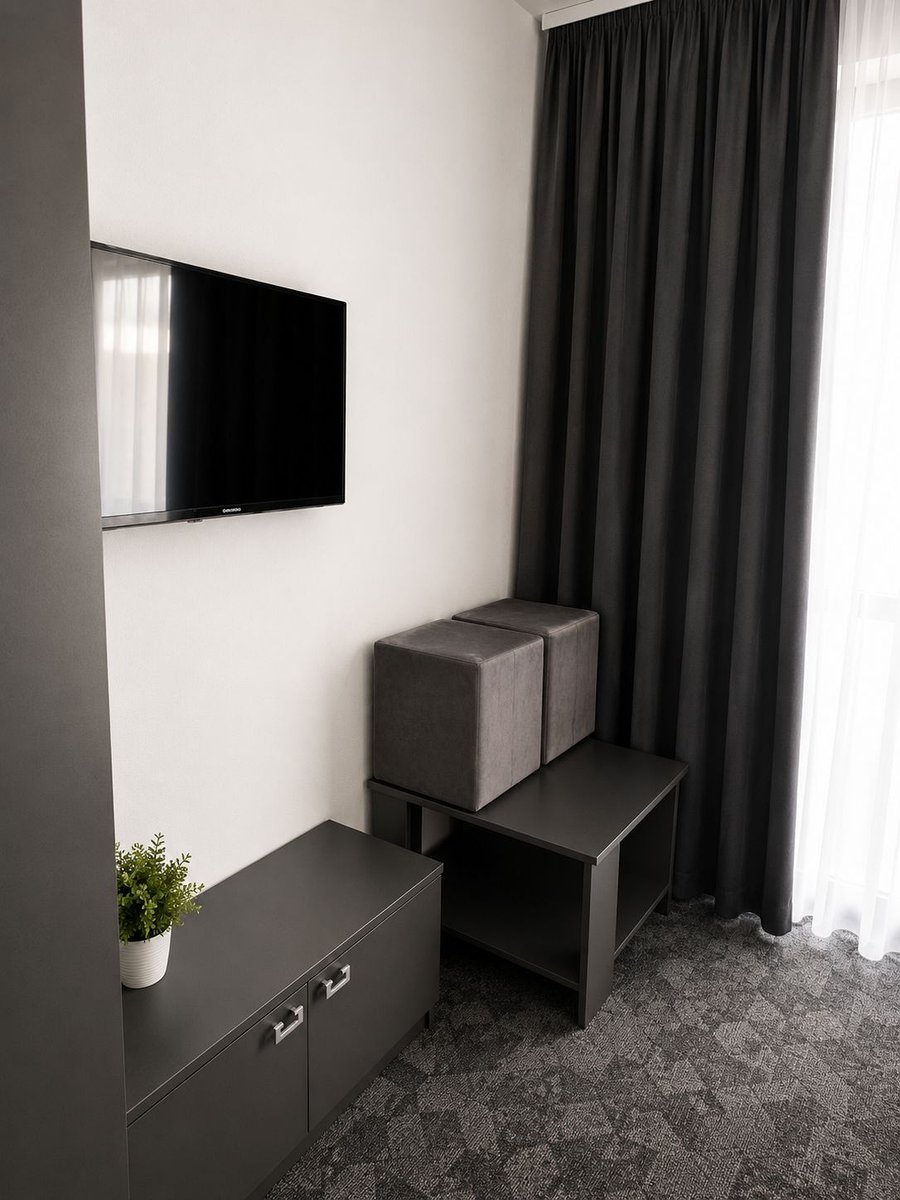 Detaliu cameră – mobilier și TV